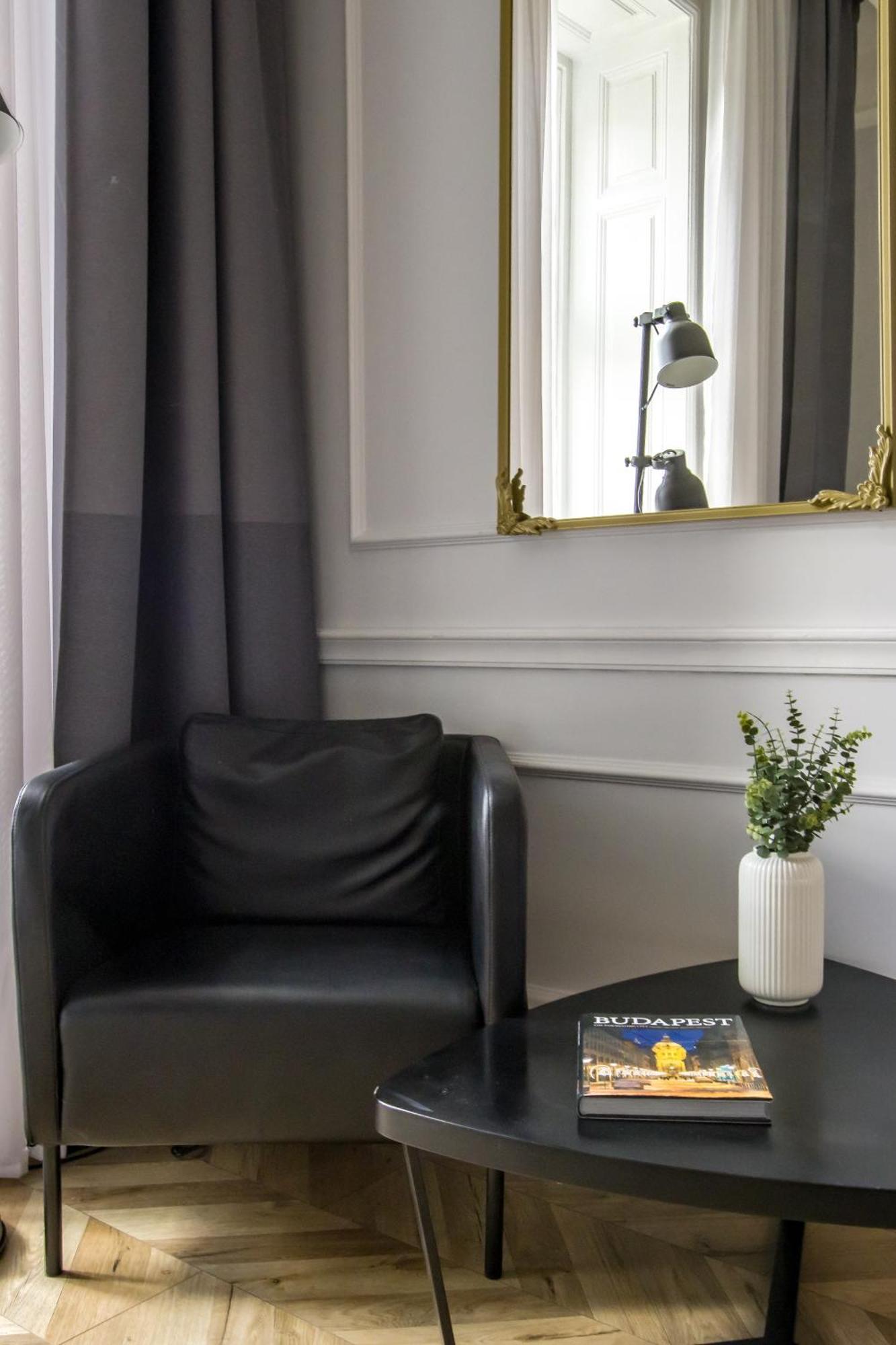 Wilson'S Oktogon Square Suite Apartment Budapest Exteriör bild