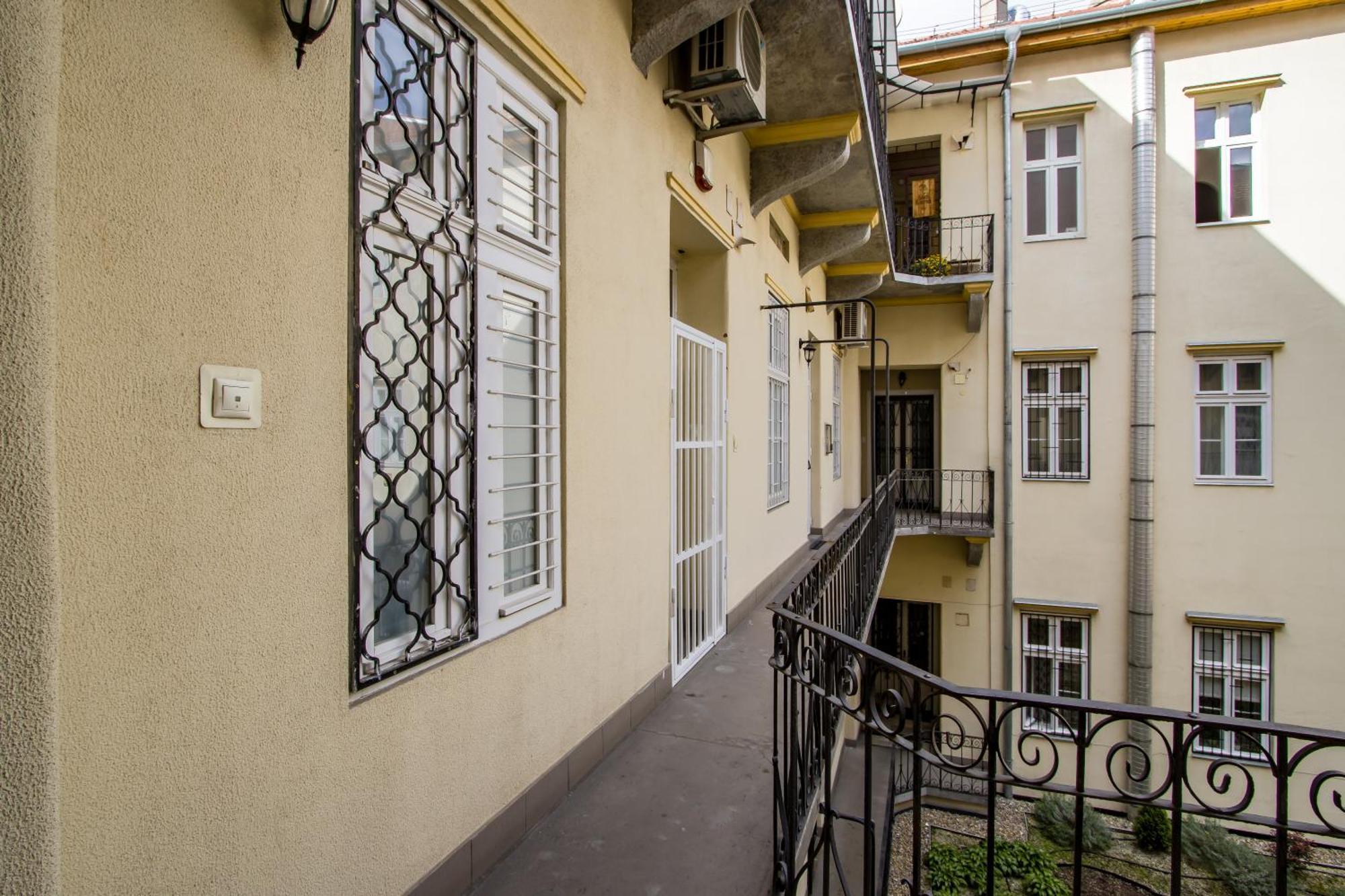 Wilson'S Oktogon Square Suite Apartment Budapest Exteriör bild