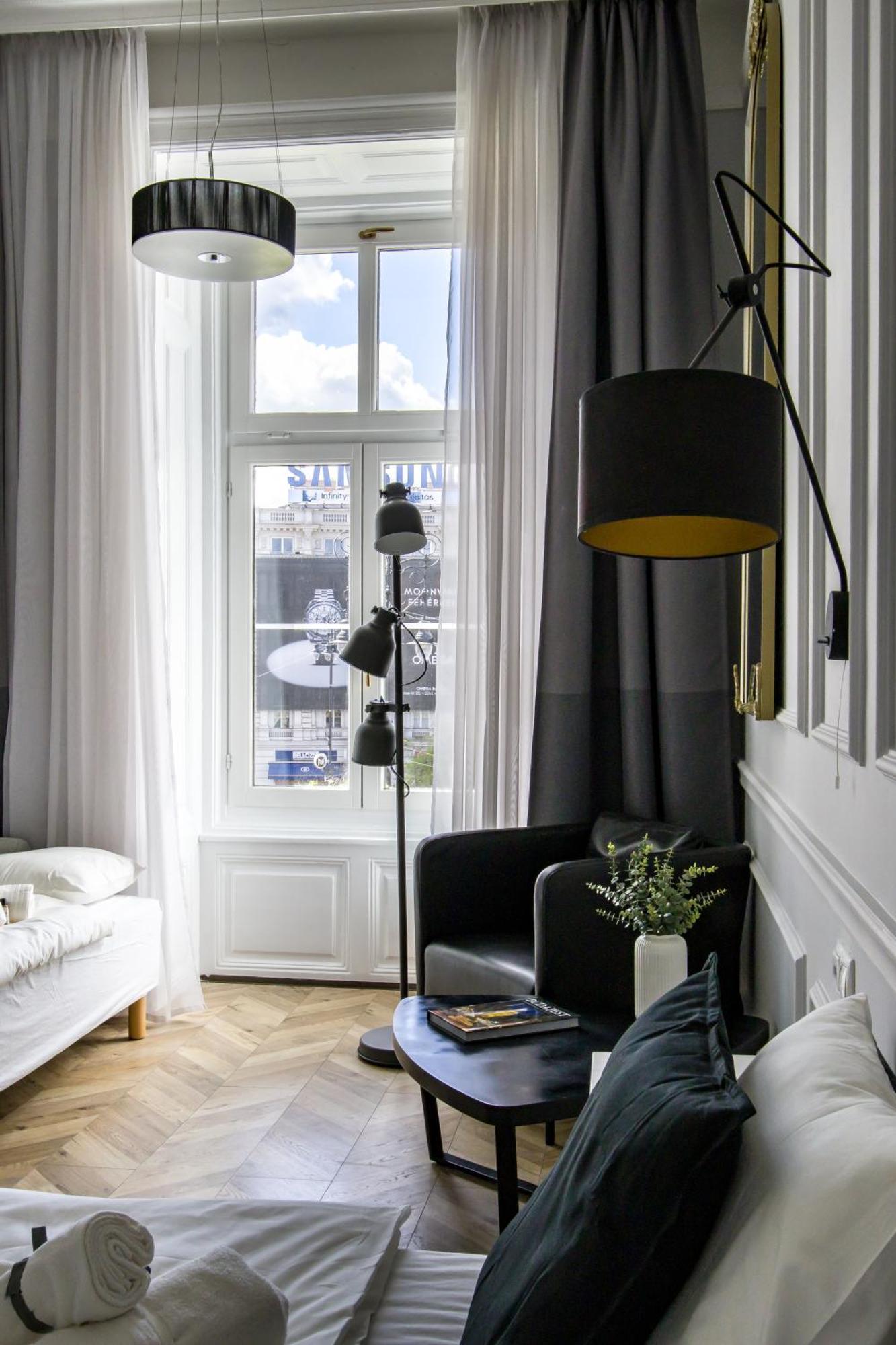 Wilson'S Oktogon Square Suite Apartment Budapest Exteriör bild